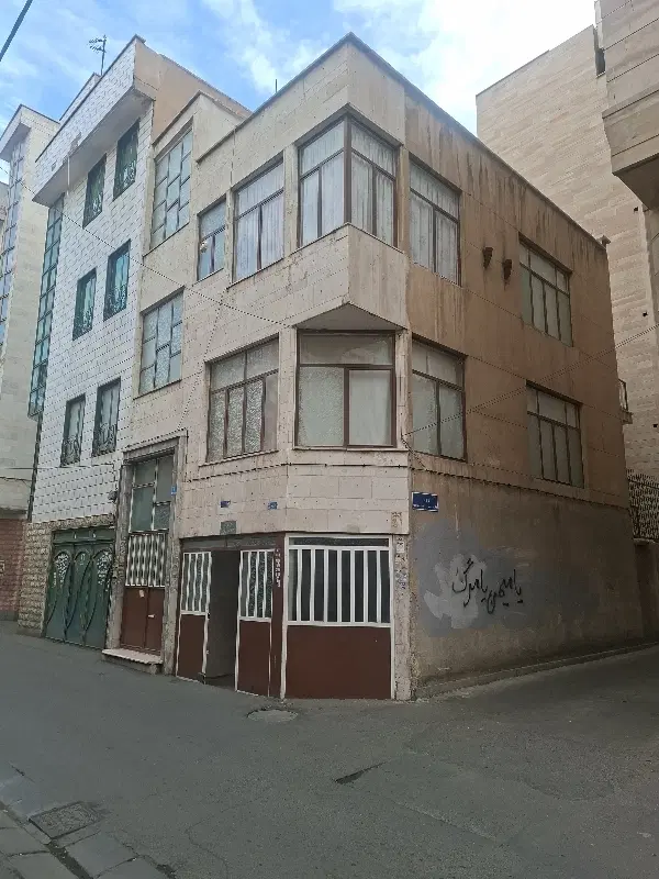 زمین ۷۸ متری دارای دو طبقه با هم و قابلیت ساخت
