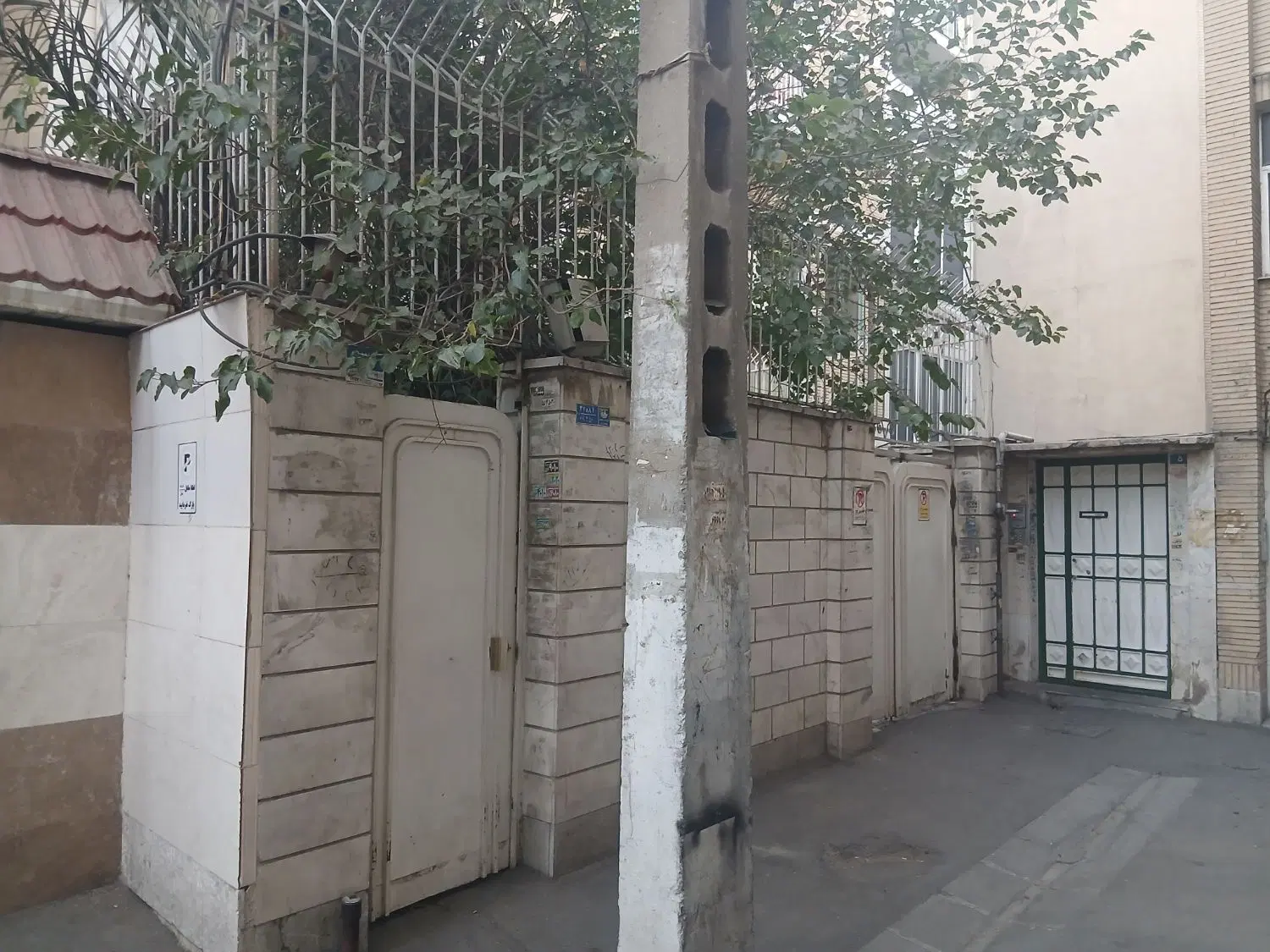 خانه کلنگی 158 متری دو طبقه قابل سکونت