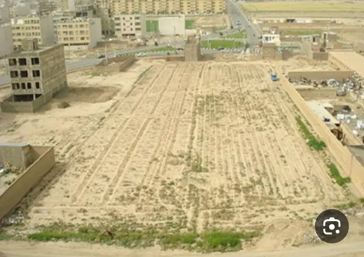 زمین بین دو بلوار