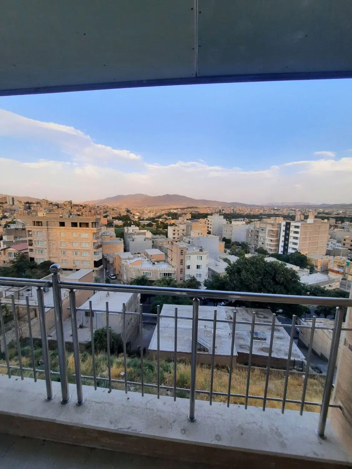 ساختمان سه نبش با ویو ابدی