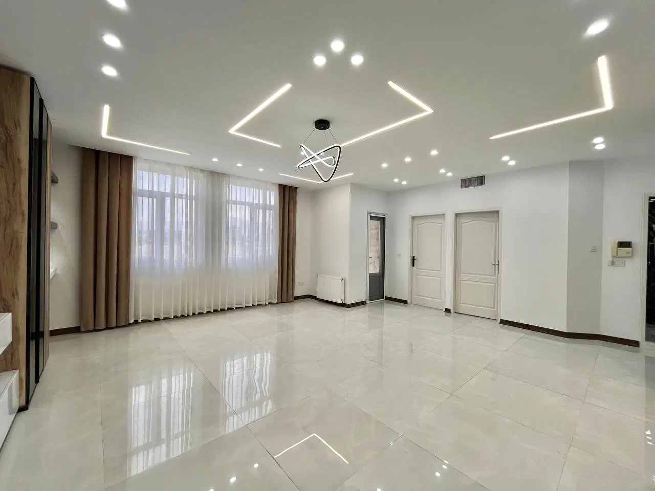 ۶۰ متر _ فول سالن پنجره خور _ تاپ لوکیشن