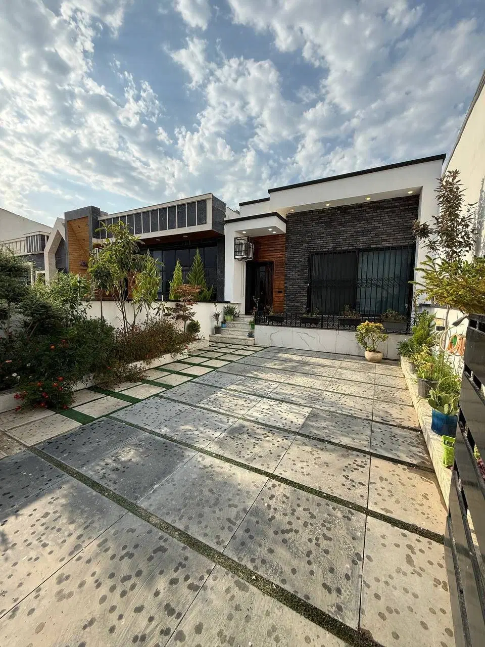 همکف مدرن بالا دست به قیمت ترین متراژ بالا فوری