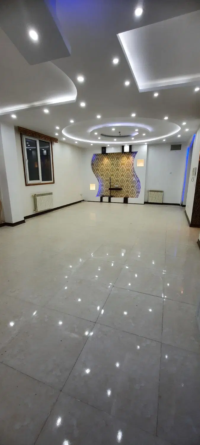 واحد ۲ خوابه ۸۳ متری در فاز ۳ با پارکینگ