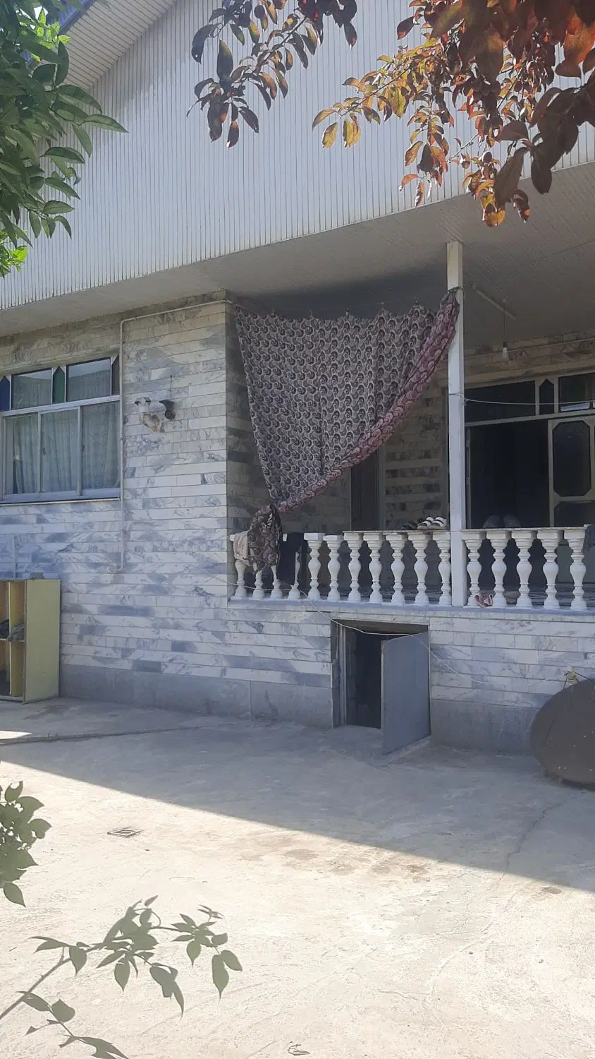 خانه ویلایی چهار خوابه بازسازی شده دارای یگ مغازه
