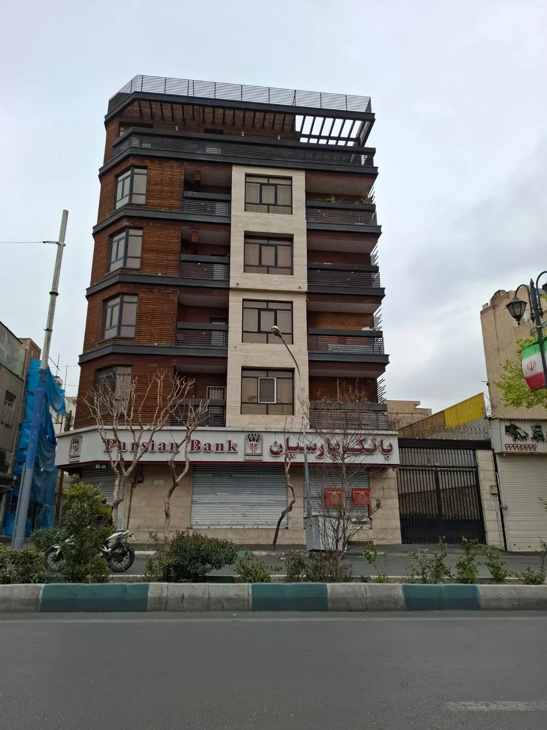 ۶۰ م حیاط دو طبقه خیابان مظاهری ۱۷شهریور