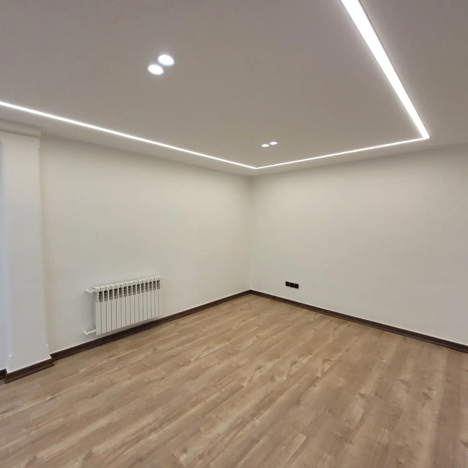 اپارتمان ۷۳ متری خ چالوس انتهای عظیمیه