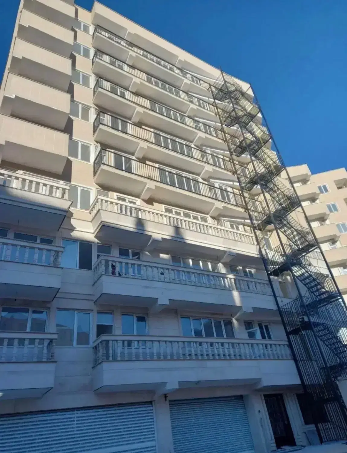 آپارتمان کارشناسان هلیوس فول امکانات