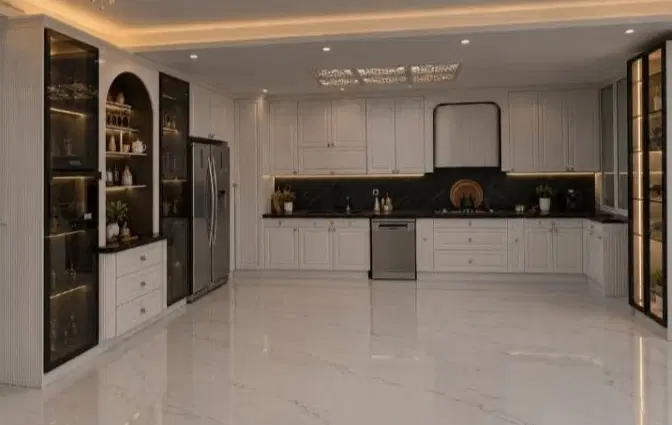 خانه دارم. همخانه خانم فقط