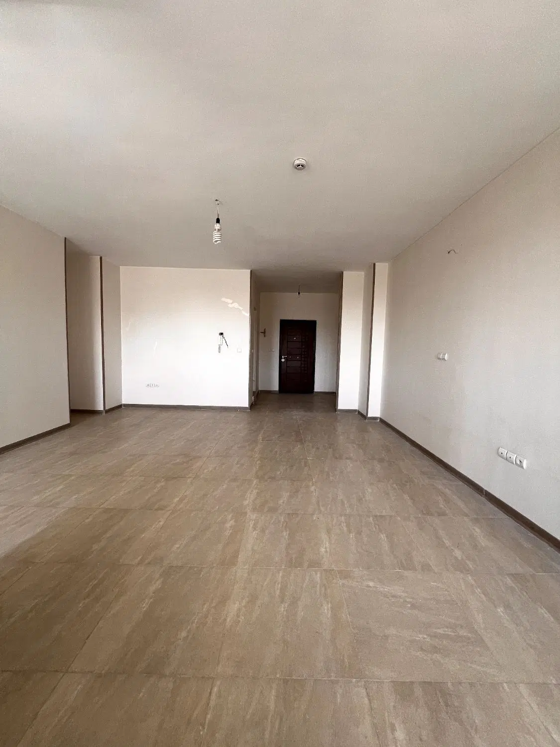 اجاره آپارتمان ۹۳ متری دو خوابه در پاکدشت