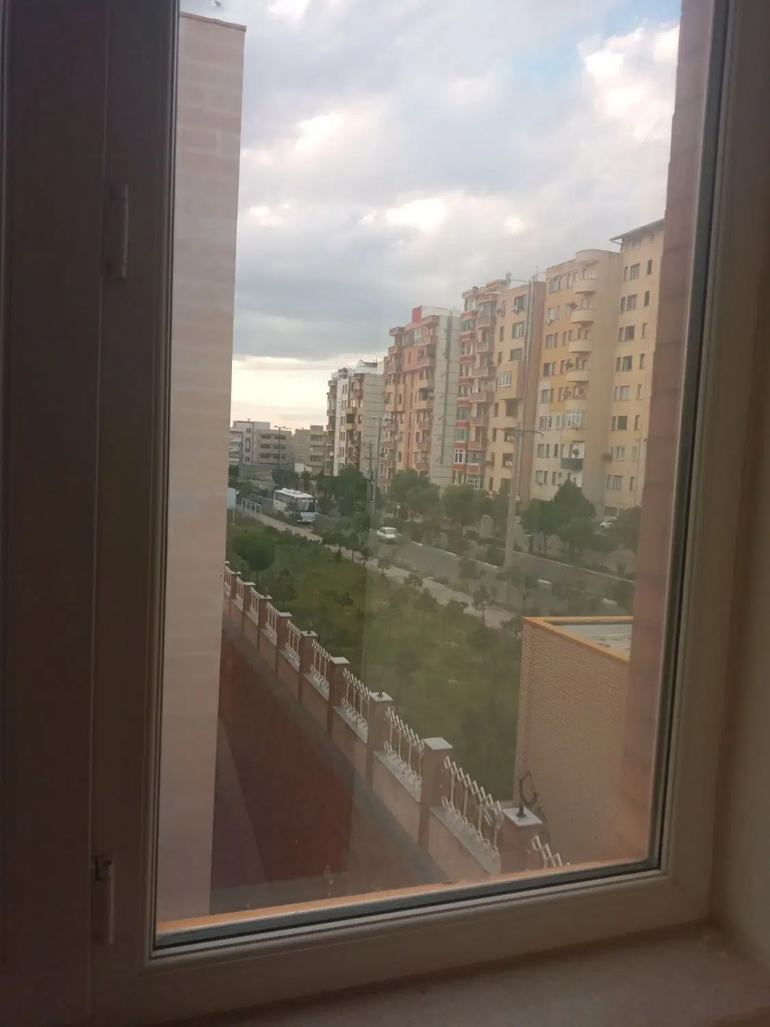 آپارتمان   سهند فاز دو زمرد 1مکانی آرام و با فرهنگ