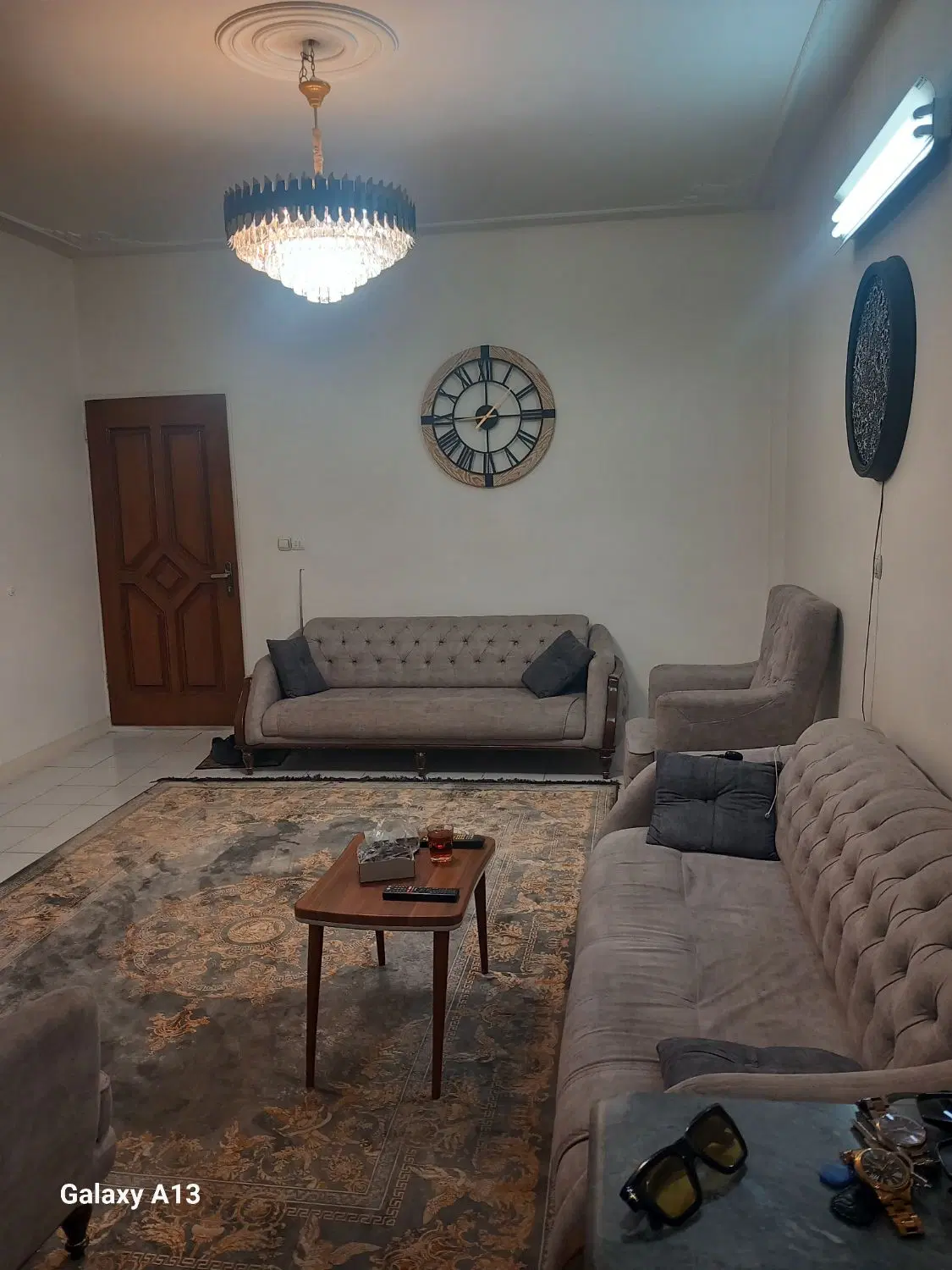 همخونه خانم می‌پذیرم