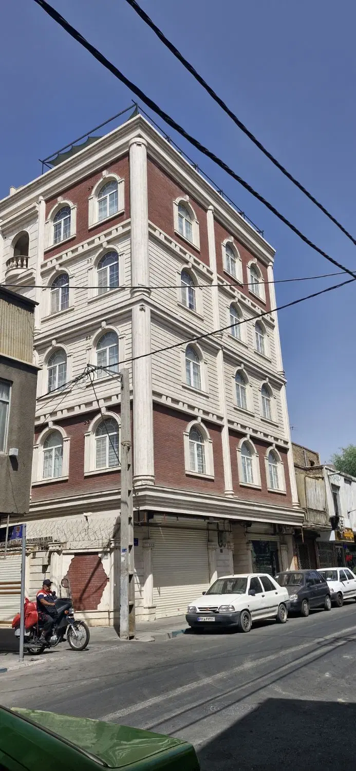 فروش واحد ۱۳۰ متری تکواحدی