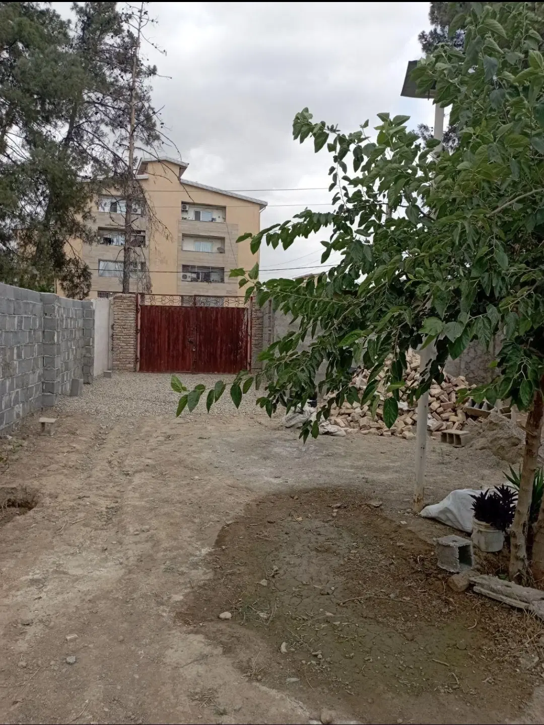زمین مسکونی و تجاری