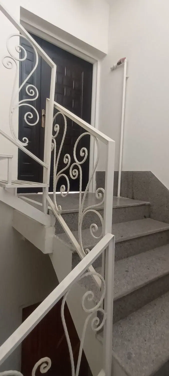 ویلایی سه طبقه پاسداران بر خیابان کمیل