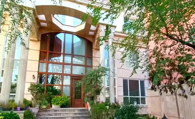 قلهک۱۱۲متر۲ خوابه شیک روبروی باغ سفارت
