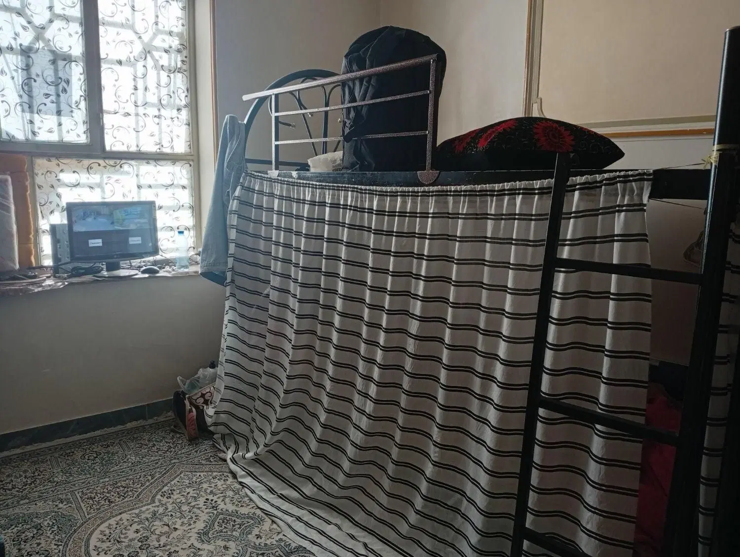 خوابگاه دخترانه