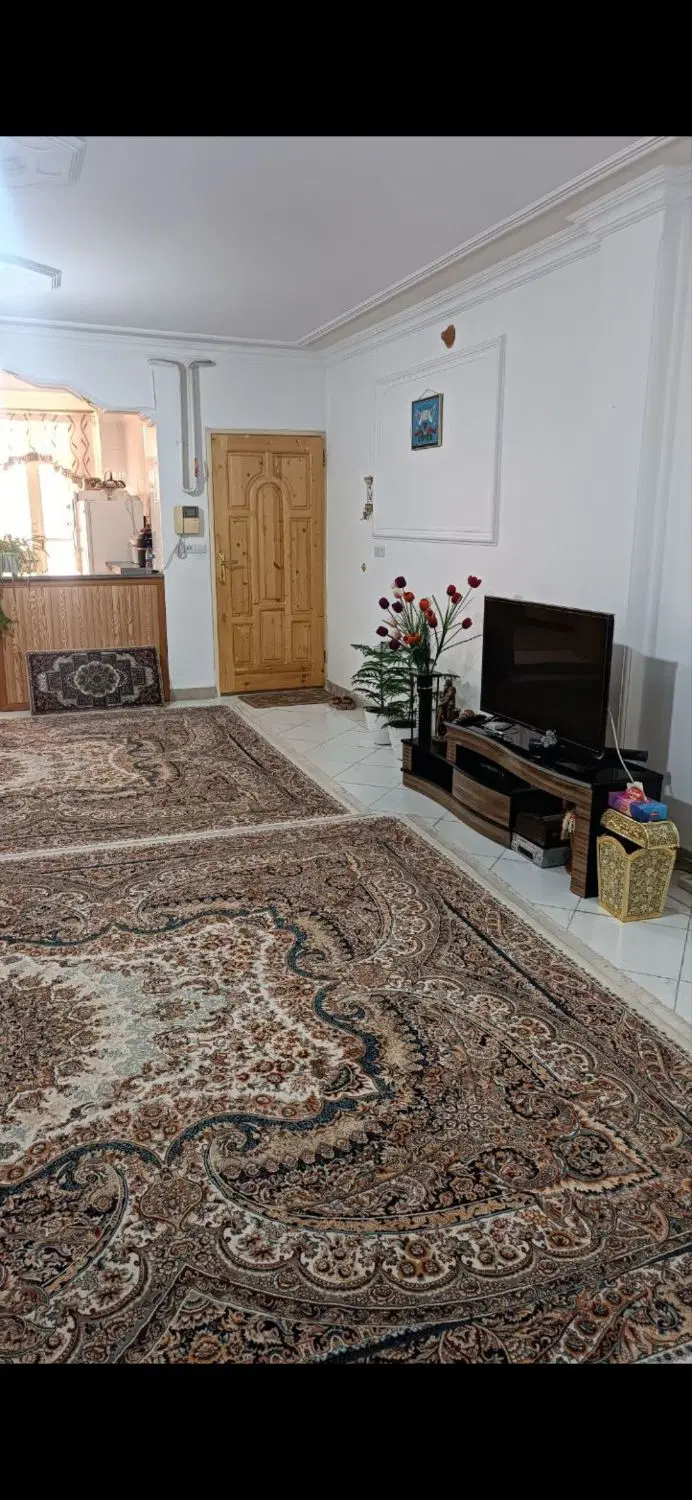 فروش ۹۰ متری معلم تاپ لوکیشن