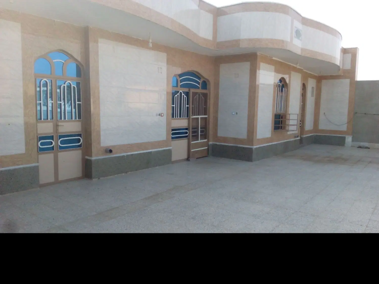 طبقه اول 140متر حیاط دار 2 خواب