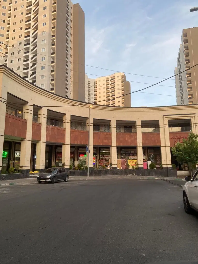مغازه ۵۷متری بر اصلی شهرک