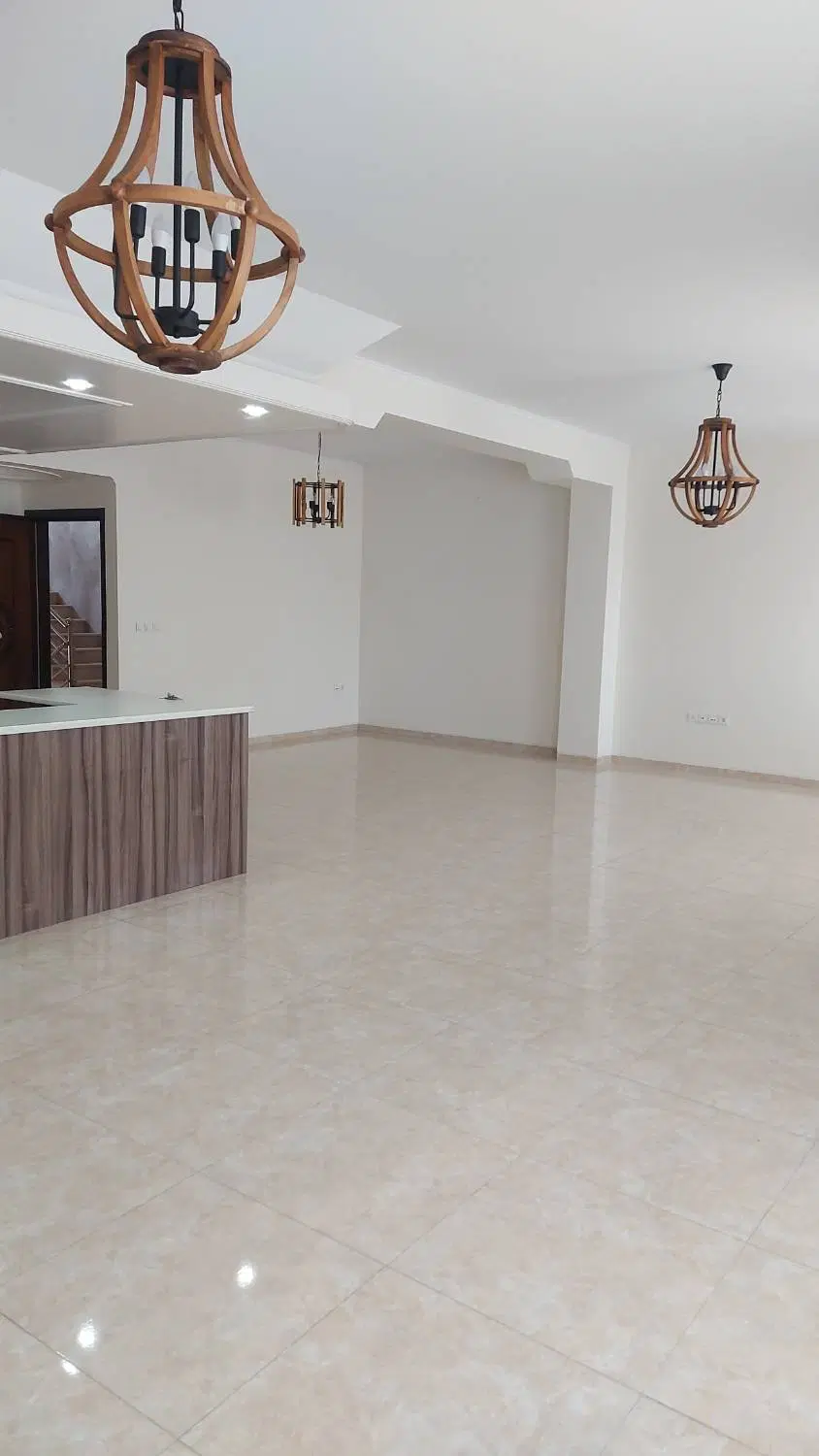 140 متر نورگیر عالی فول امکانات
