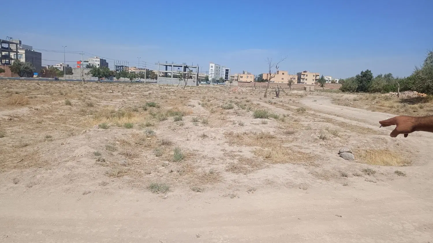 زمینی فروش کنار نزدیک بازار اوشین قطعه بندی شده