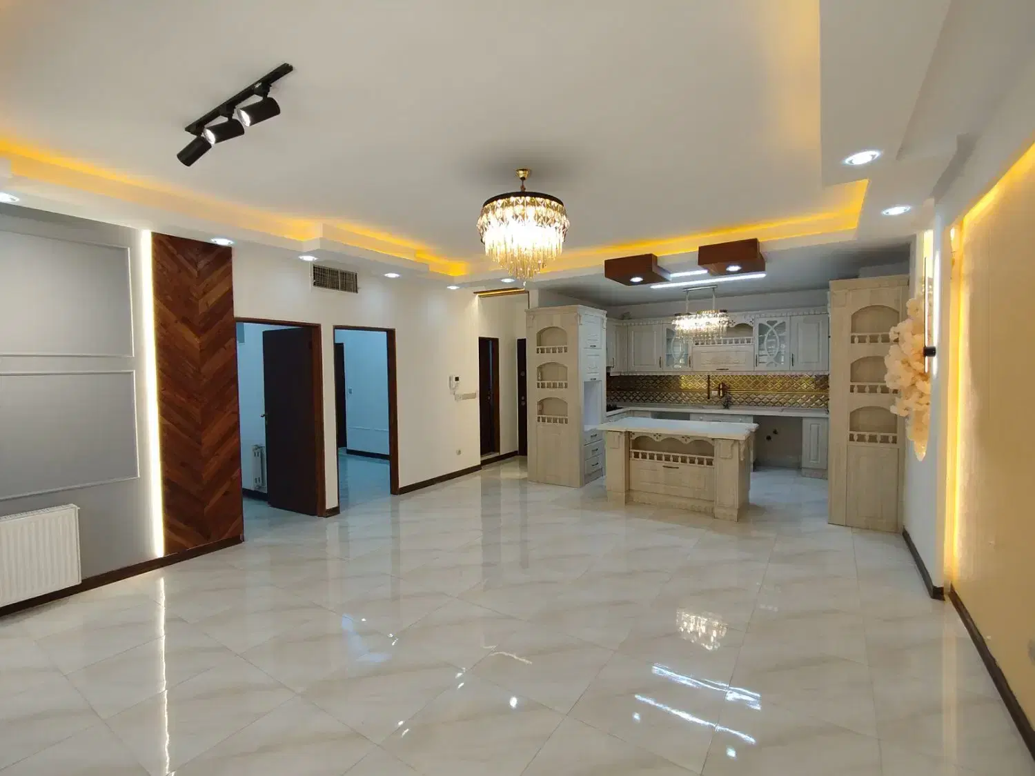۷۰مترسندتک برگ*پارکینگ انباری سندی_۱۶۰۰وام
