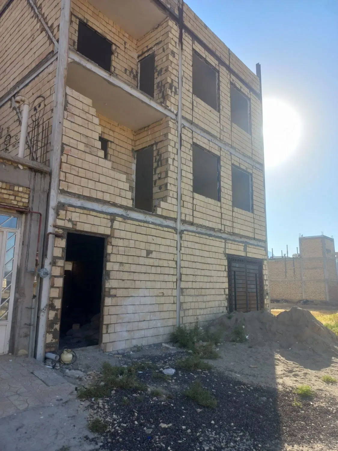 فروش منزل مسکونی دوطبقه روی پیلوت
