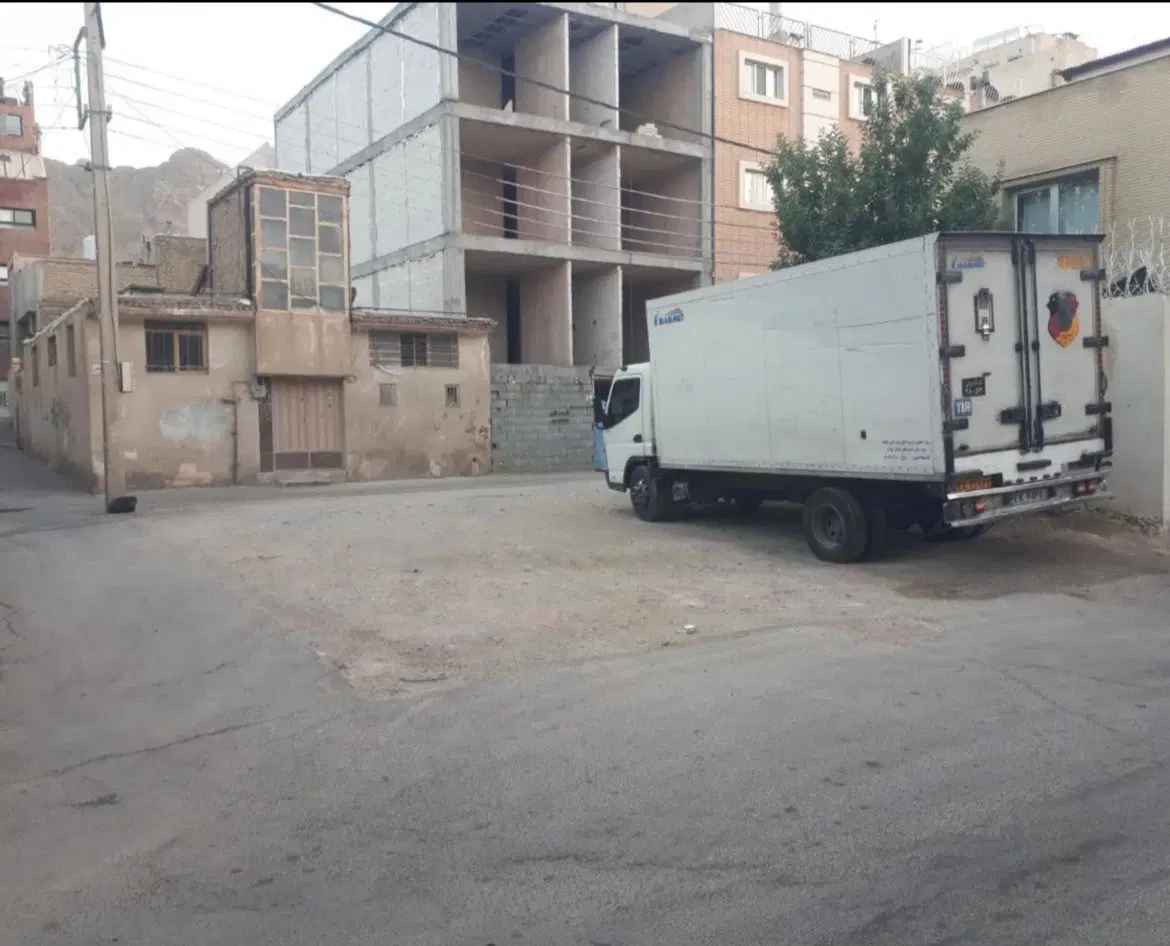 زمین‌۶۰‌متری سه نبش با امتیازات خیلی خوب
