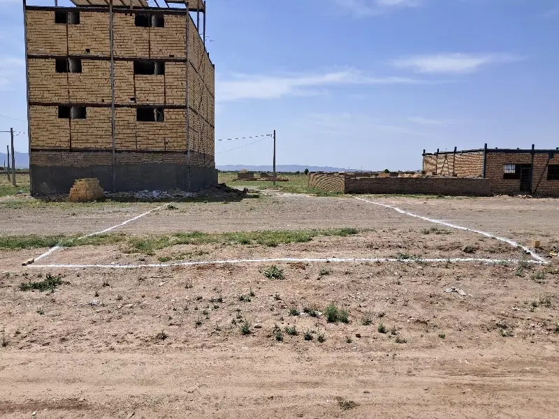 زمین مسکونی میلان اول از حاشیه