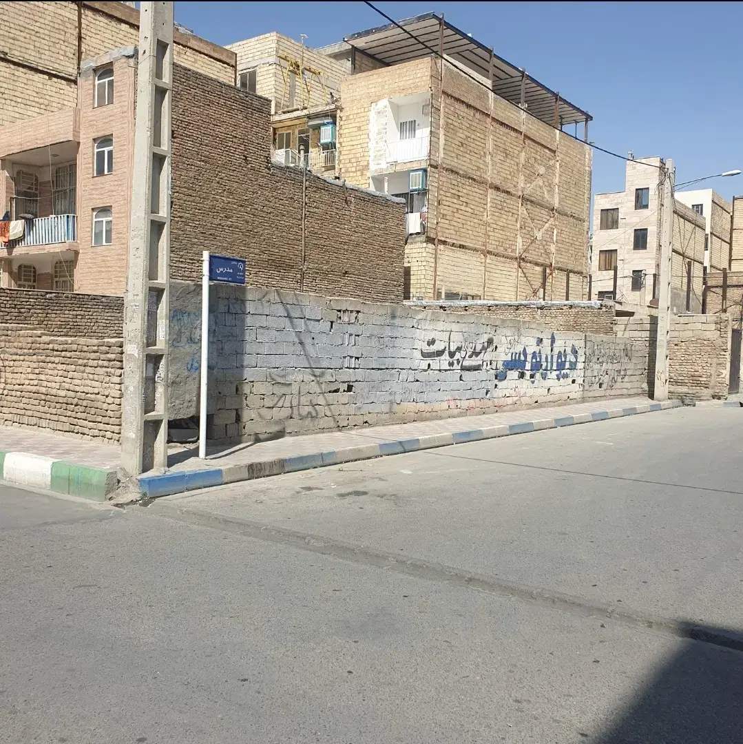 زمین ۲۰۰ آپارتمانی ۲ بر با جواز داخل بافت فرامرزیه