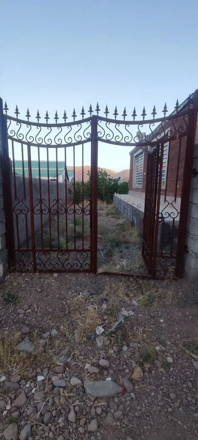 منزل ویلایی با باغ کوچک کوهپایه شیک و مناسب