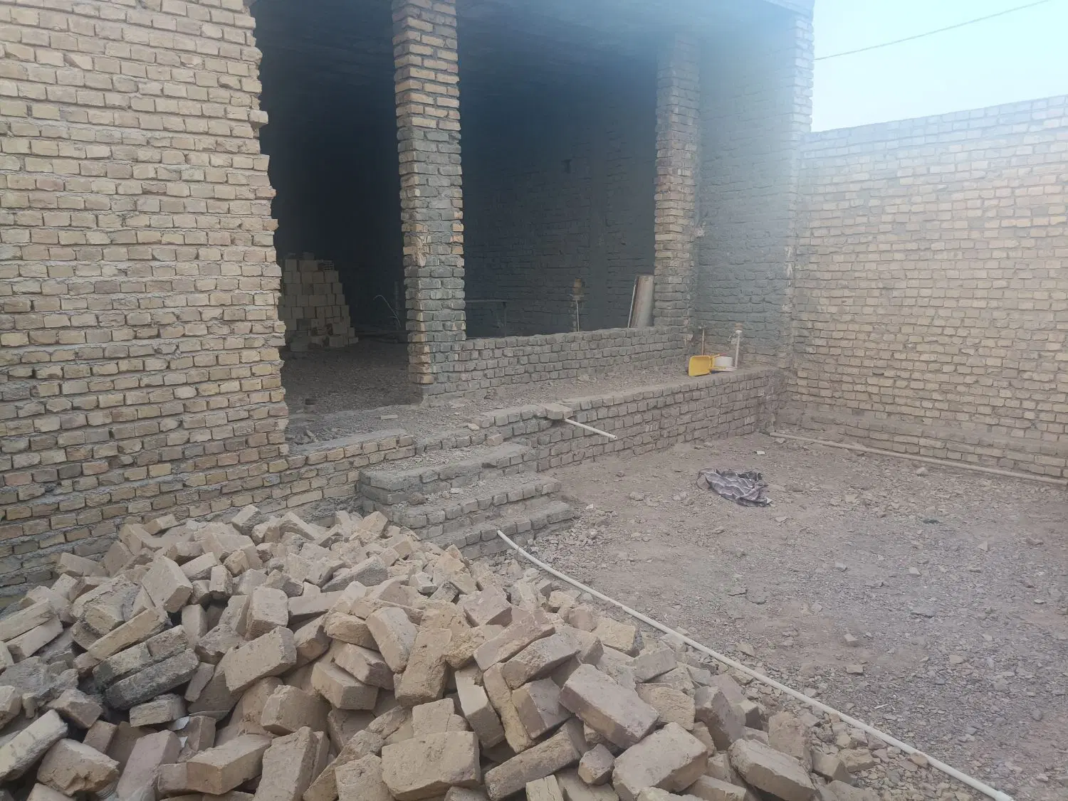 خانه نیمه ساز