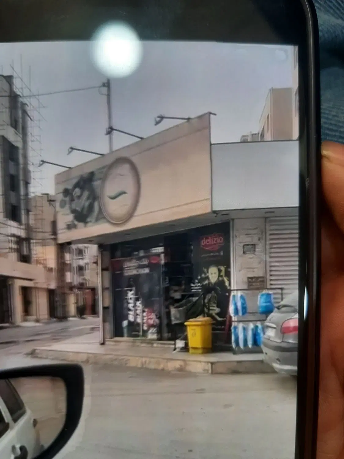 مغازه سر دو نبش