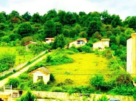 ۳۰۰متر زمین