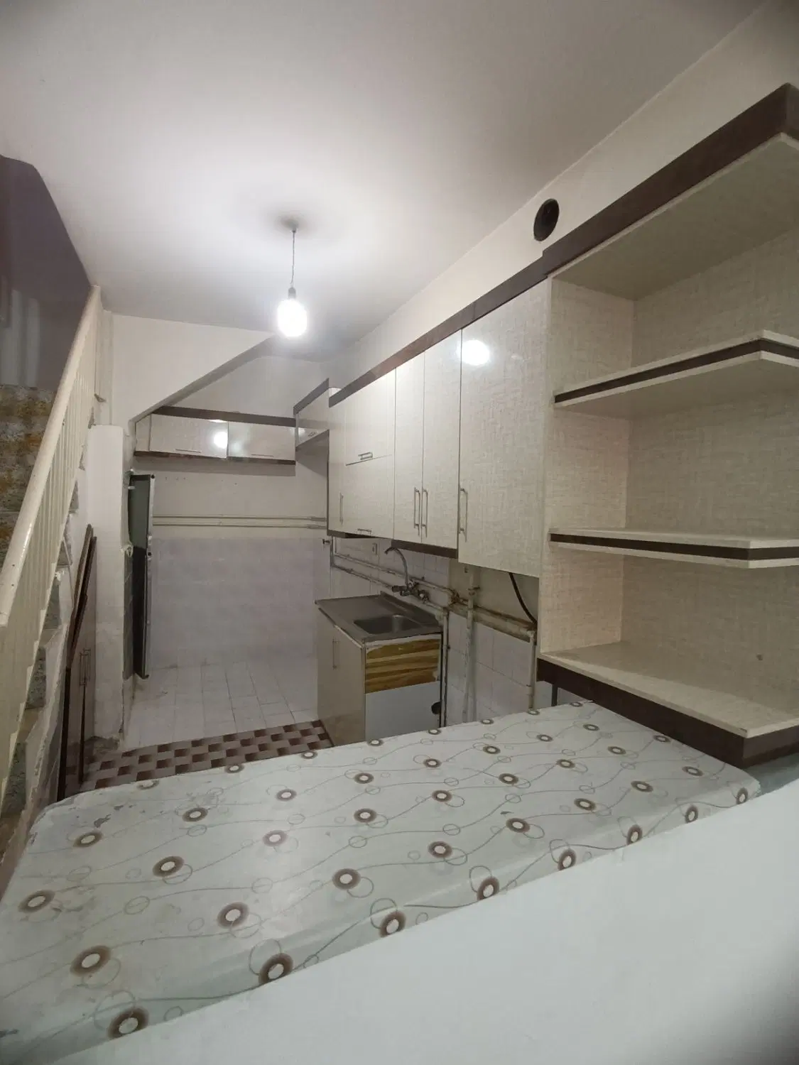 رهن اجاره حیاط در سرابهشتی پاسگاه عکاسی ایدین