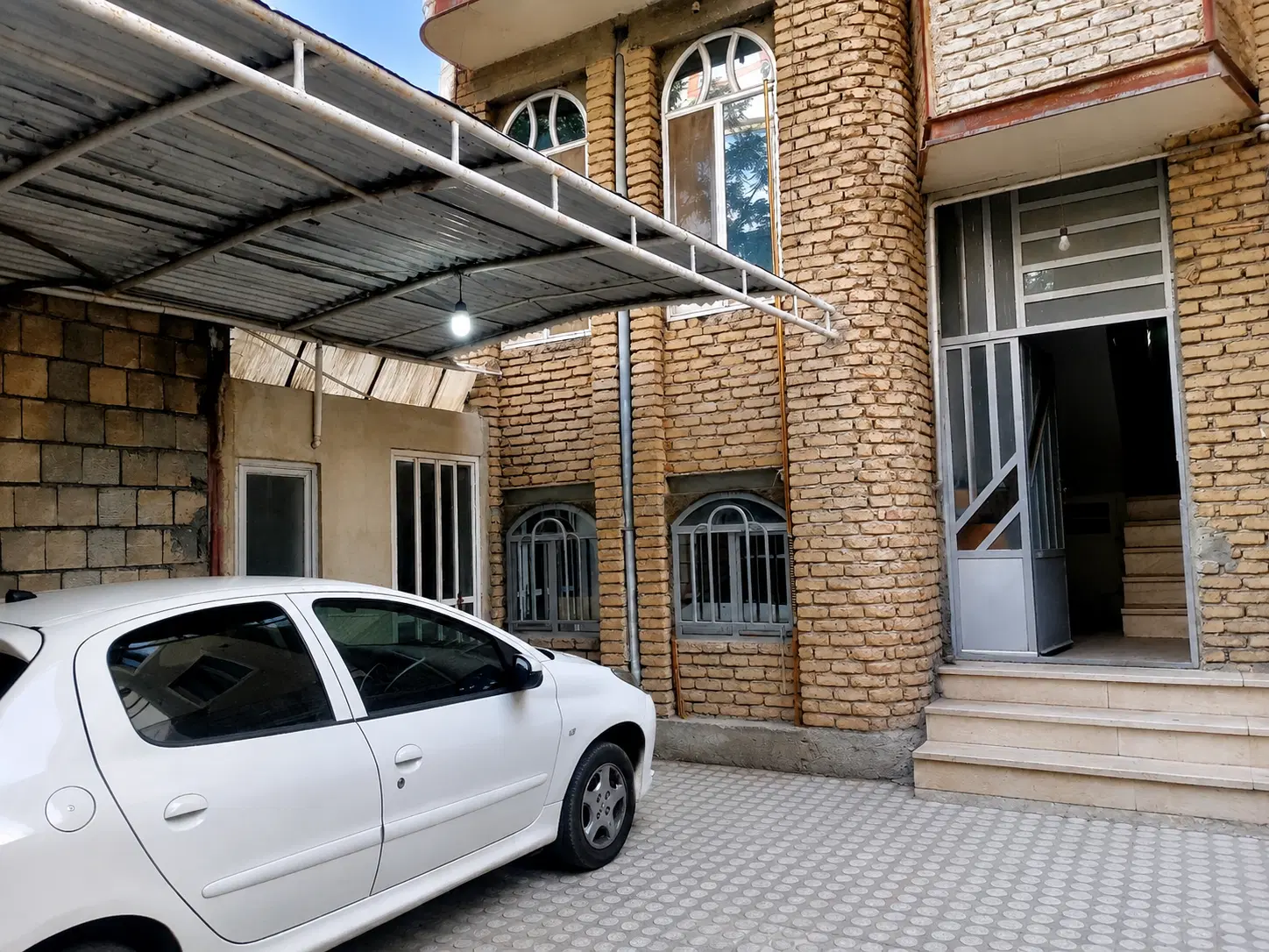 ویلایی تجاری شهرک صدرا بهترین لوکیشن