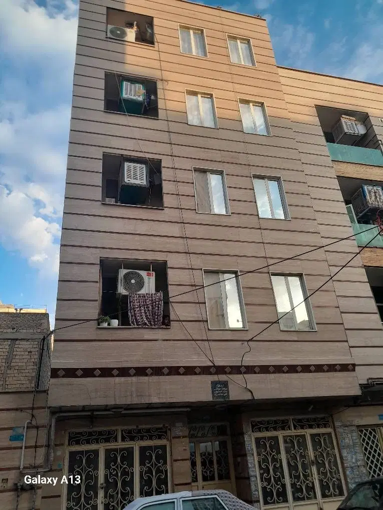 اپارتمان ۵۷ متر گلستان صالح اباد  کوچه نگارستان ۱۳