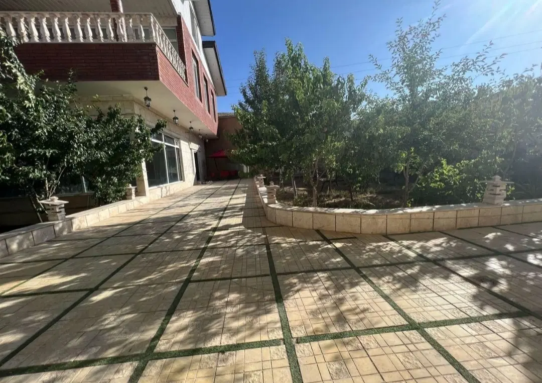 استخر سرپوشیده لاکچری