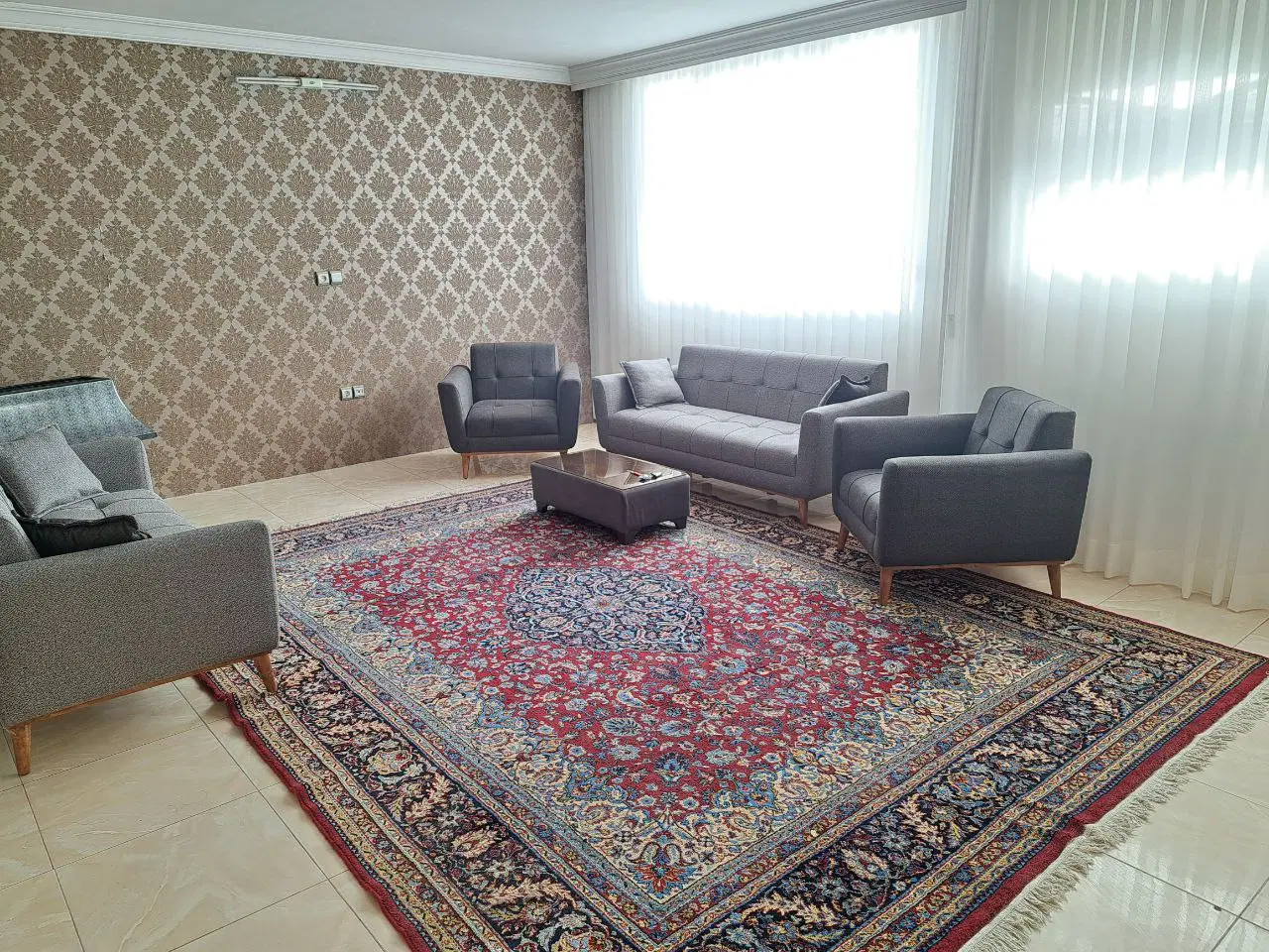 ۸۰ متر سنددار با پارکینگ و آسانسور نورگیر فراوان