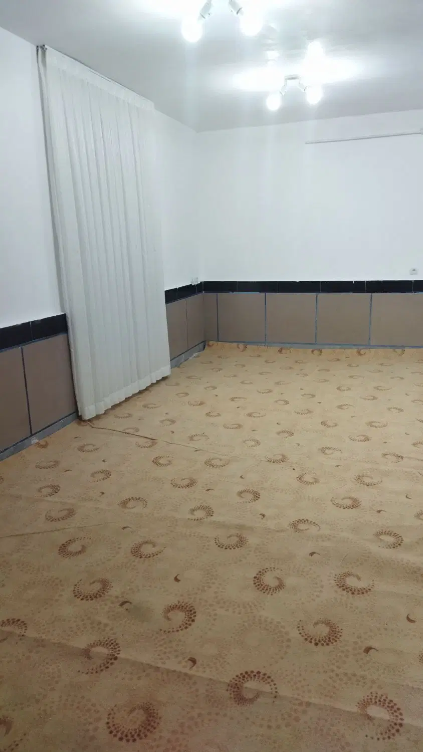 فروش خانه مسکونی ۴۲۰متر ربروی پمپ بنزین جدید