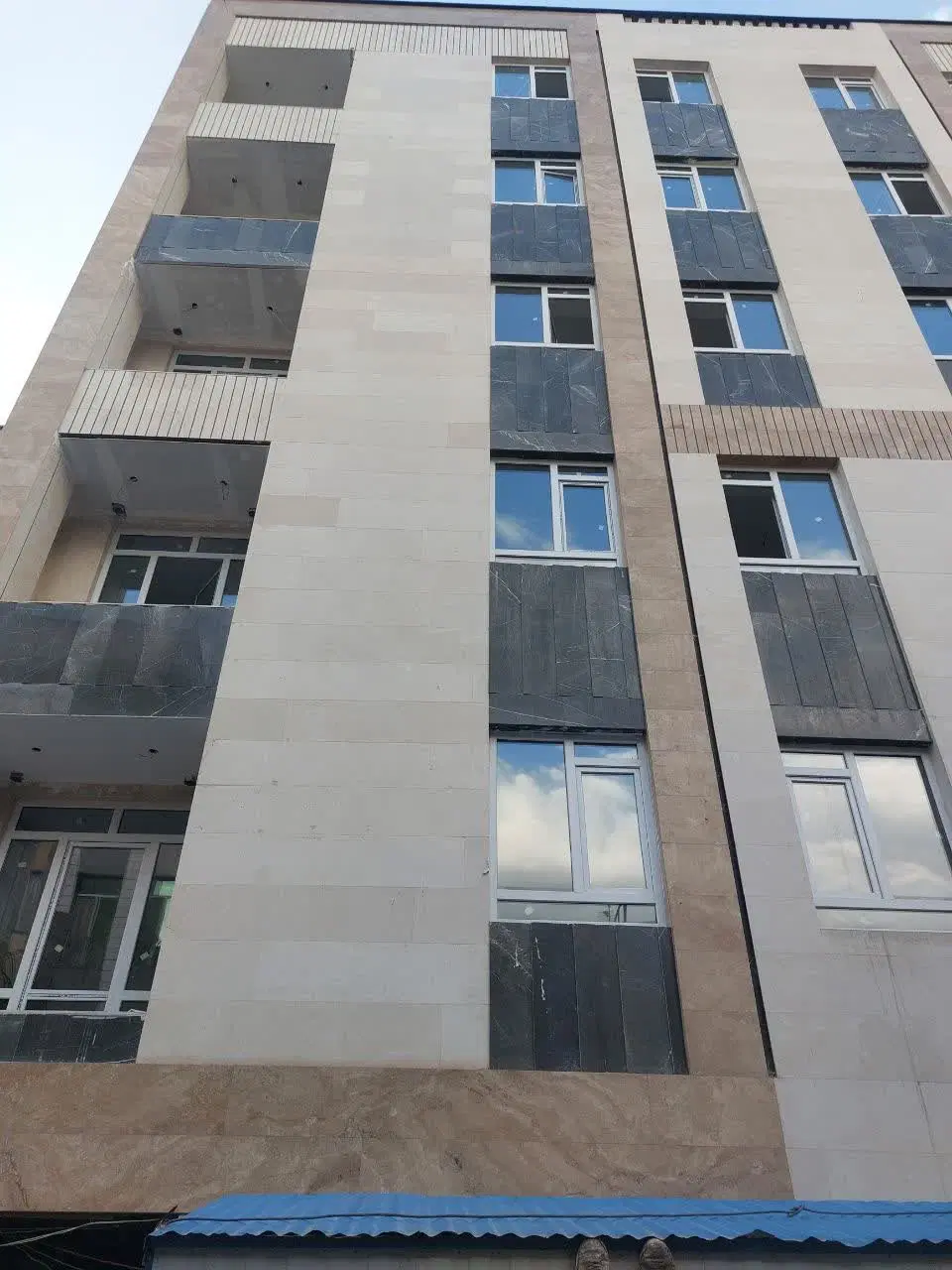 آپارتمان_90متری_نما مدرن+خانه سرایداری