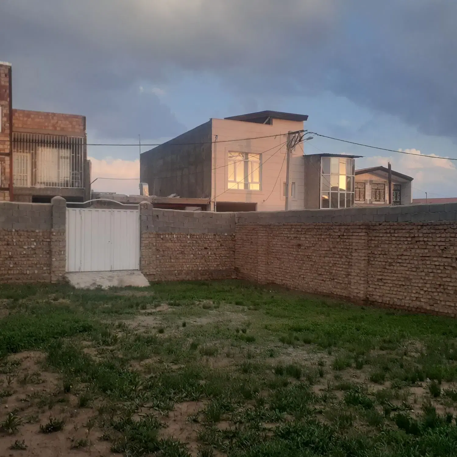 180متر زمین مسکونی چهار دیواری کوهسار کردان