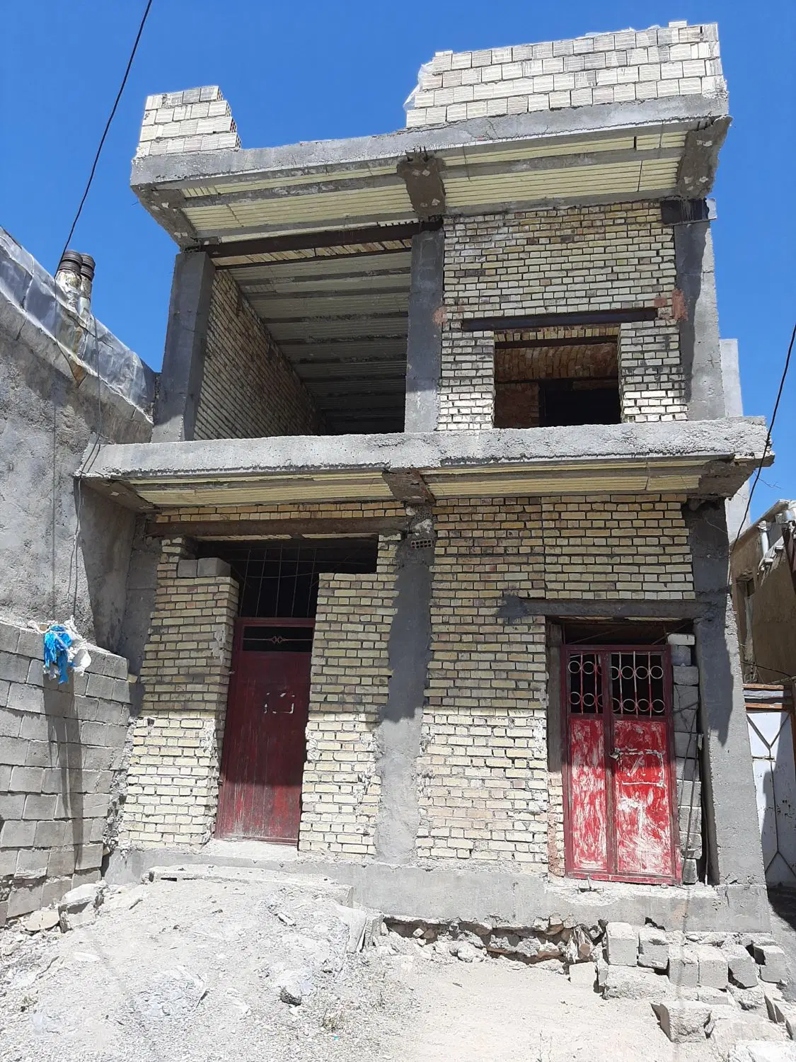 فروش ۲طبقه ساختمان نیمه کاره