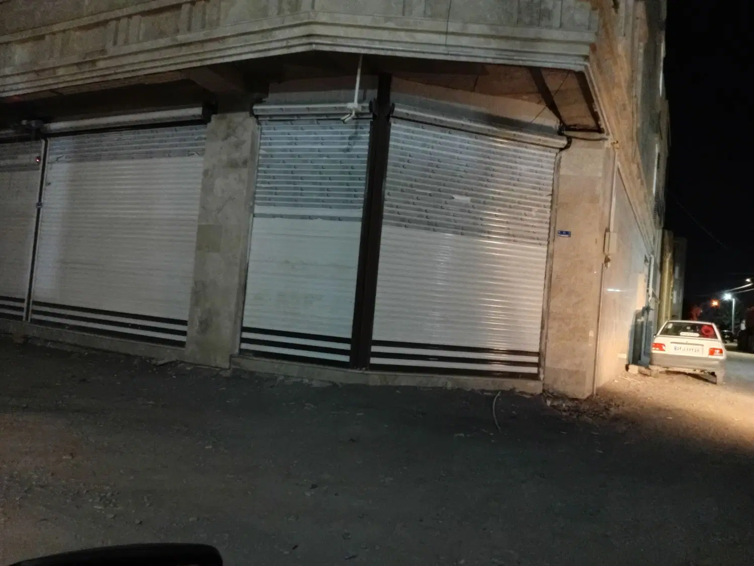 مغازه ۸۰ متری