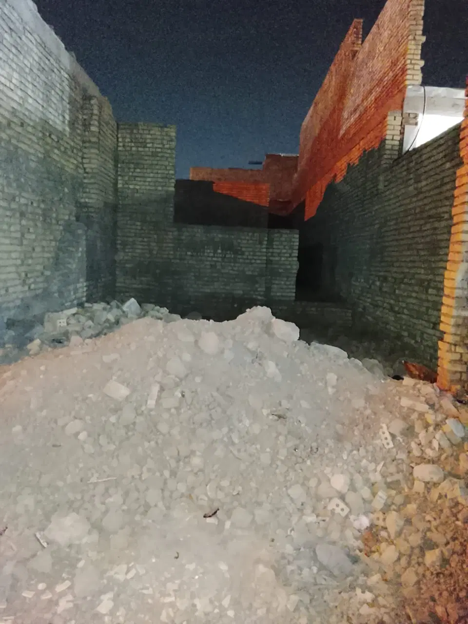 فروش خانه نیمه کاره در شکاره یک