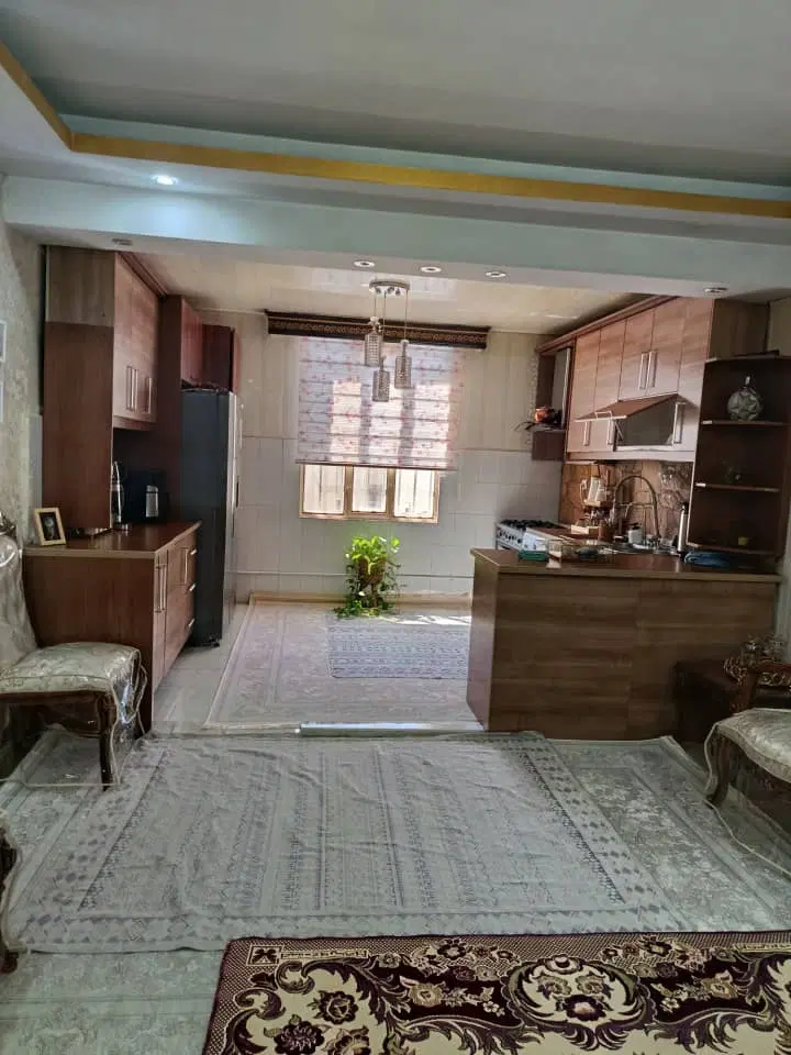 فروش آپارتمان۹۰متر۲خواب طبقه۴ رو به خیابان اصلی
