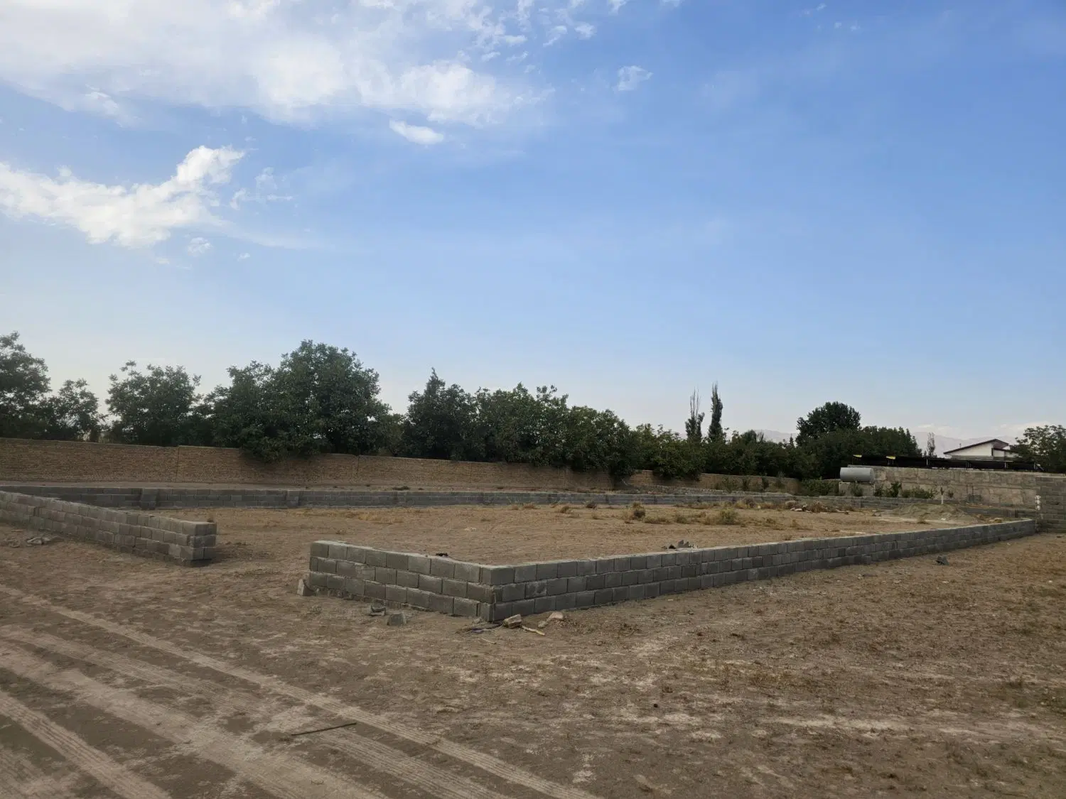 زمین ۱۰۰۰ متری