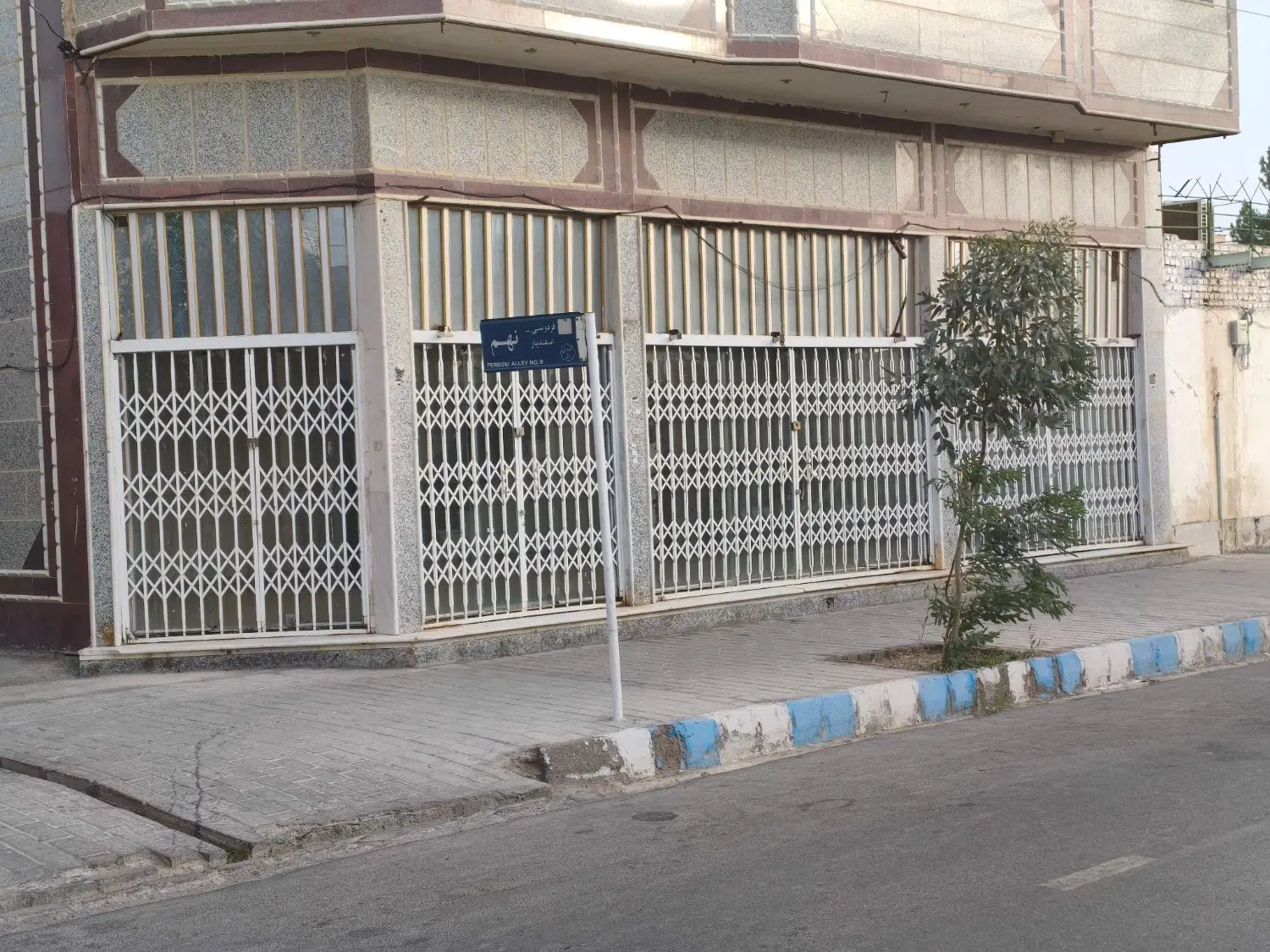 یک باب مغازه واقع در فردوسی 9