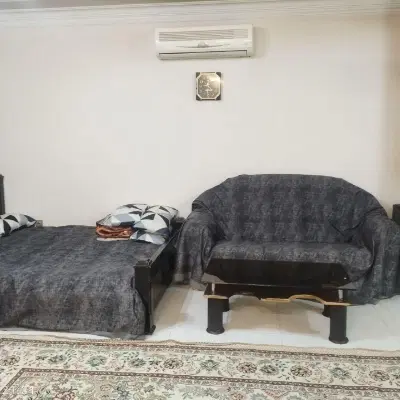 سوییت می‌خوام چندروزاقام یک نفرم یاهمخونه