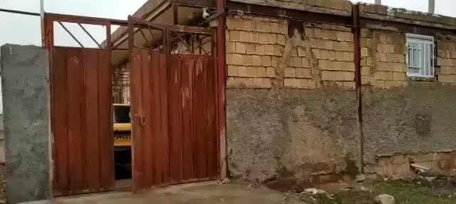 خونه،دست به زانو